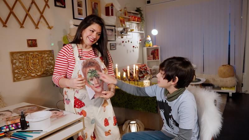 Kvinne og s&oslash;nn